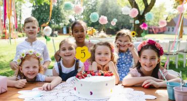 Cómo preparar invitaciones creativas para la fiesta de cumpleaños
