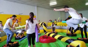 Cómo Transformar tu Cumpleaños en un Evento de Humor Amarillo Épico
