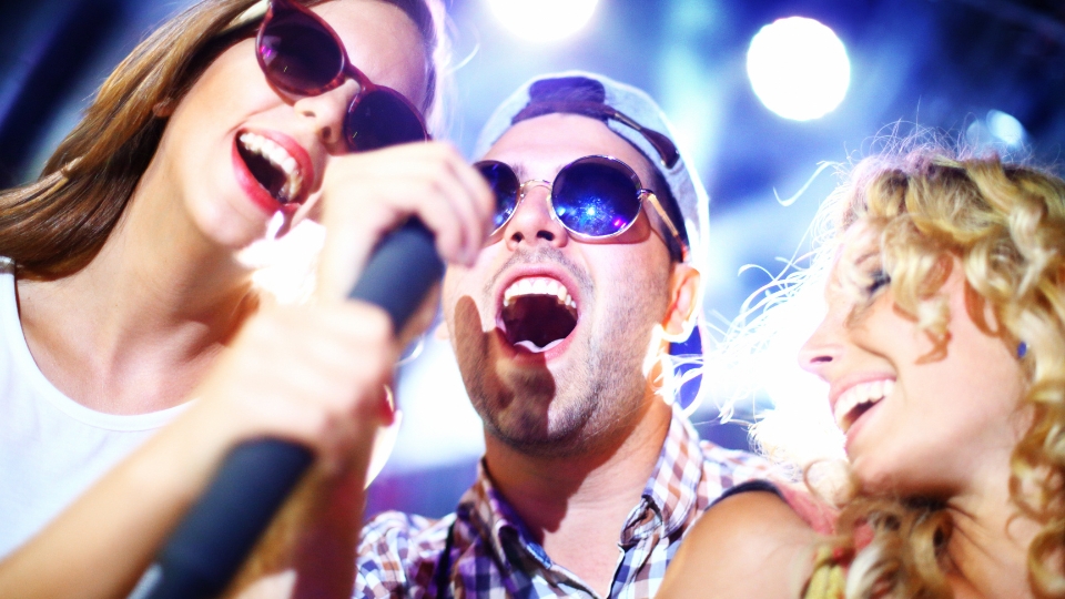 Karaoke en Málaga: Beneficios