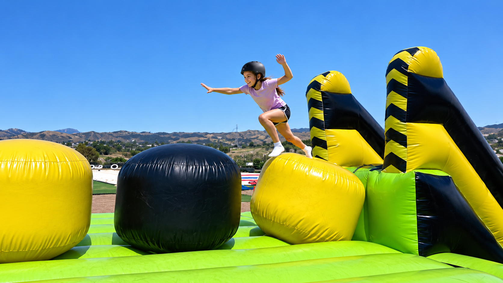 Wipe Out, brazo giratorio hinchable para niños en Yujuland
